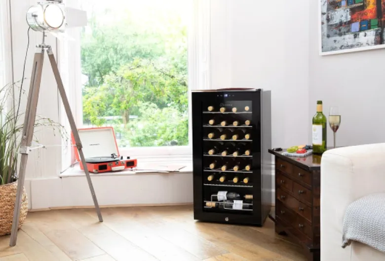Viva28 LED – Under-Counter Wine Fridge Black - 3-18°C - Wine Cooler - LED + Lock & Key - Glass Door Drinks Cellar - Single-Zone (28 Bottle)