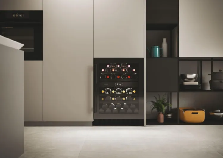 Integrated 60cm Wine Cooler, 44 Bottle Capacity, Dual Temperature Zone, Black - HAKWBD 60 UK